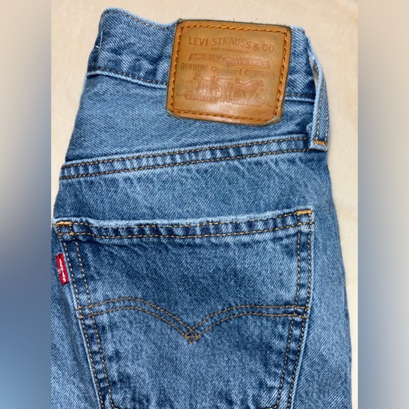 Levi’s Jean - Picture 5 of 7